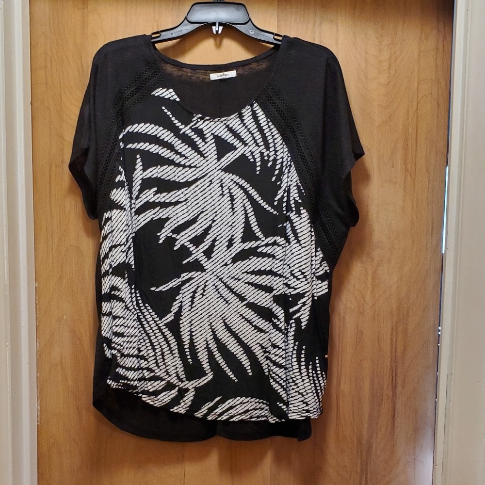 Black and white tropical top